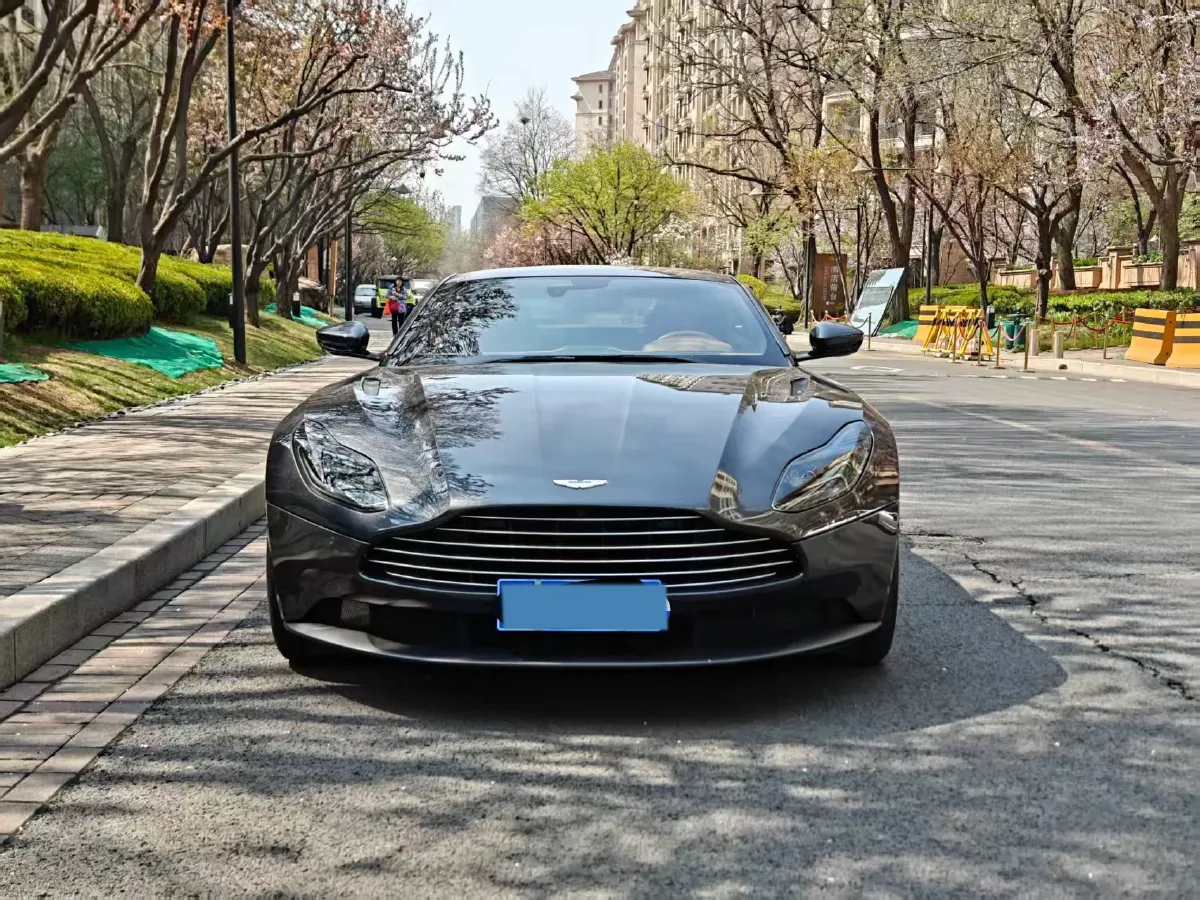 2022 Aston Martin DB11 4.0T 534HP V8 8AT,autocango,china used car exporter,china ev exporter,chinese used car exporter,chinese used ev exporter