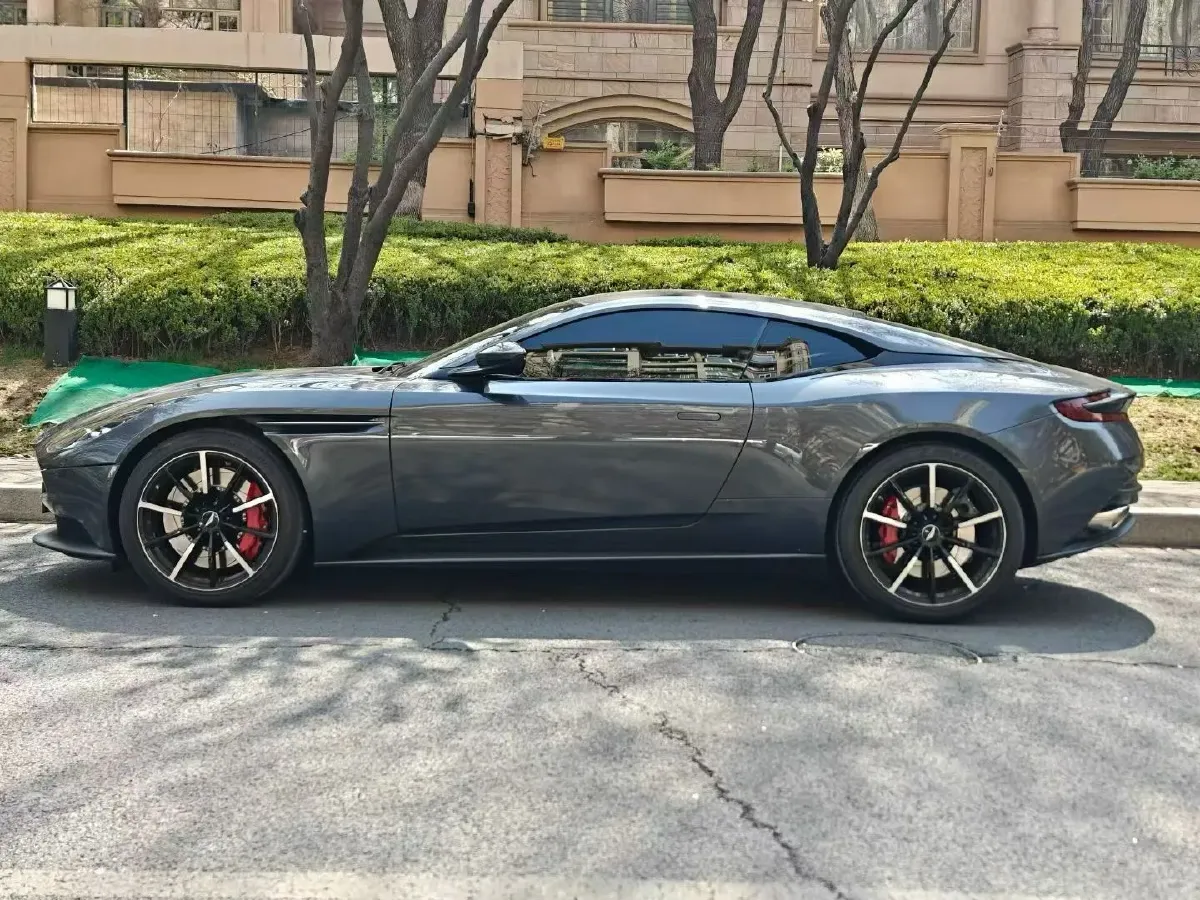 2022 Aston Martin DB11 4.0T 534HP V8 8AT,autocango,china used car exporter,china ev exporter,chinese used car exporter,chinese used ev exporter