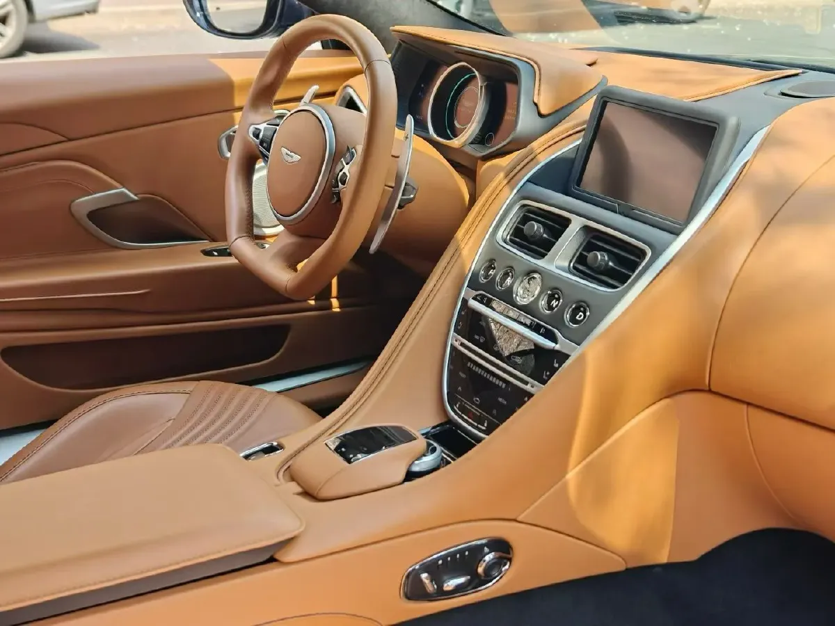 2022 Aston Martin DB11 4.0T 534HP V8 8AT,autocango,china used car exporter,china ev exporter,chinese used car exporter,chinese used ev exporter