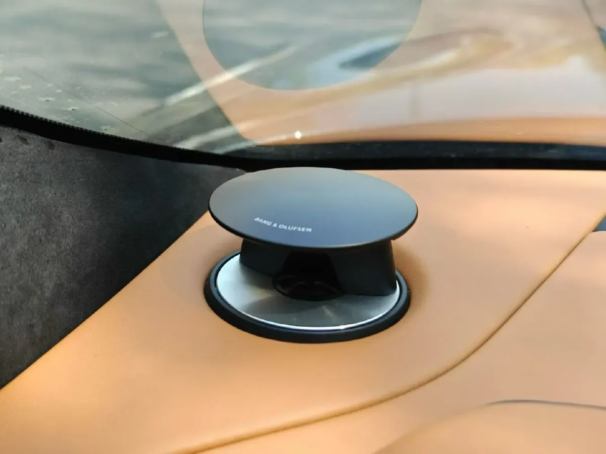 2022 Aston Martin DB11 4.0T 534HP V8 8AT,autocango,china used car exporter,china ev exporter,chinese used car exporter,chinese used ev exporter