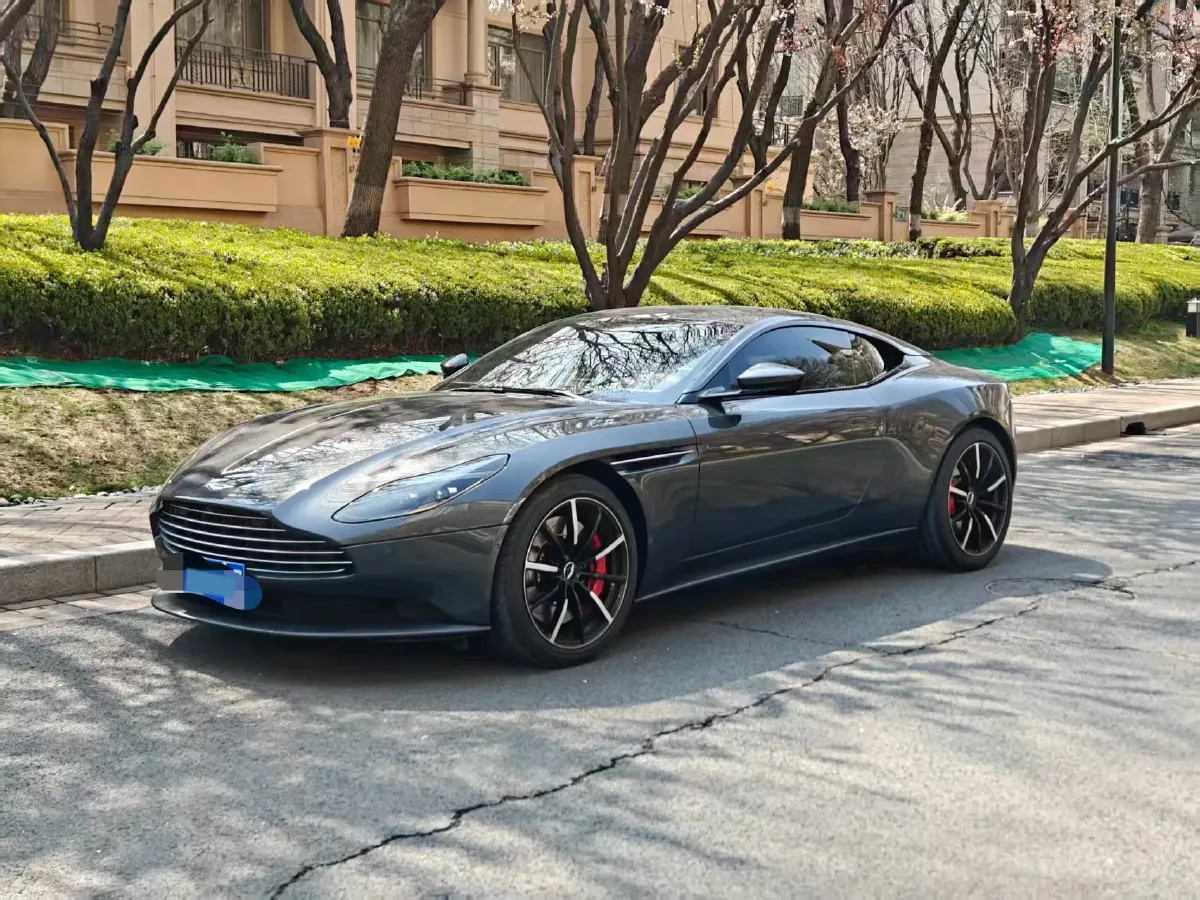 2022 Aston Martin DB11 4.0T 534HP V8 8AT,autocango,china used car exporter,china ev exporter,chinese used car exporter,chinese used ev exporter