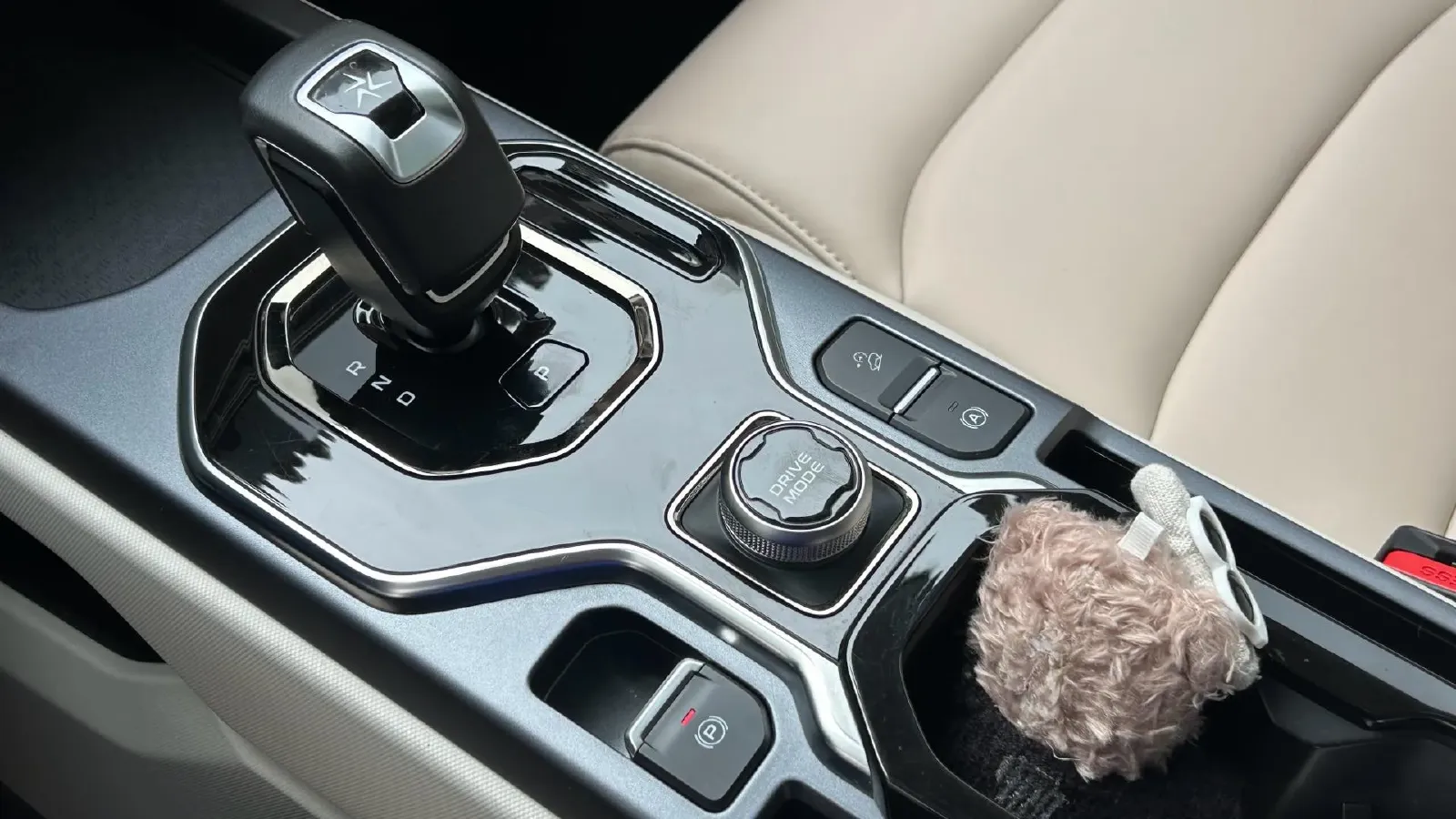 2023 Geely ICON 1.5T 181HP L4 7DCT,autocango,china used car exporter,china ev exporter,chinese used car exporter,chinese used ev exporter