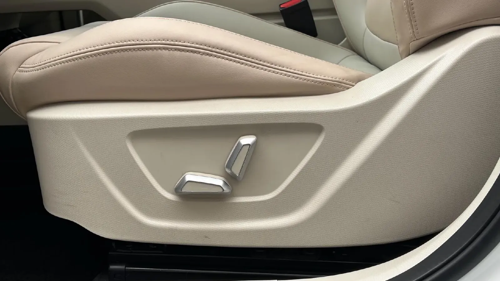 2023 Geely ICON 1.5T 181HP L4 7DCT,autocango,china used car exporter,china ev exporter,chinese used car exporter,chinese used ev exporter