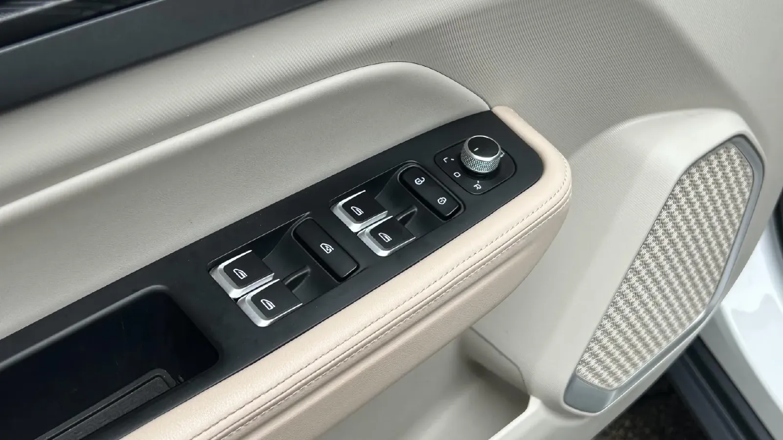 2023 Geely ICON 1.5T 181HP L4 7DCT,autocango,china used car exporter,china ev exporter,chinese used car exporter,chinese used ev exporter