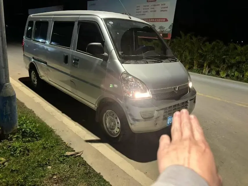 2020 WuLing RongGuang 1.5L 99HP L4 5MT,autocango,china used car exporter,china ev exporter,chinese used car exporter,chinese used ev exporter