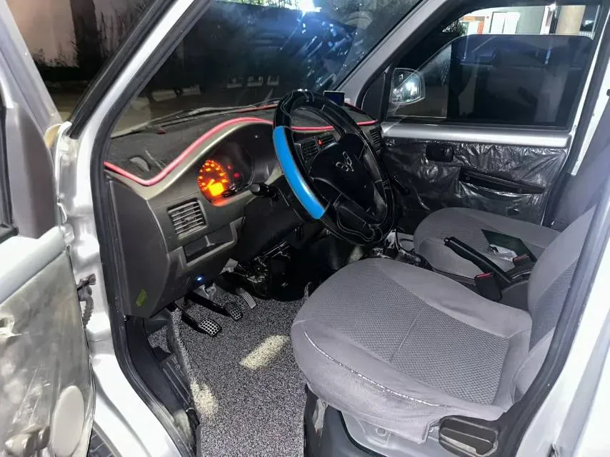 2020 WuLing RongGuang 1.5L 99HP L4 5MT,autocango,china used car exporter,china ev exporter,chinese used car exporter,chinese used ev exporter