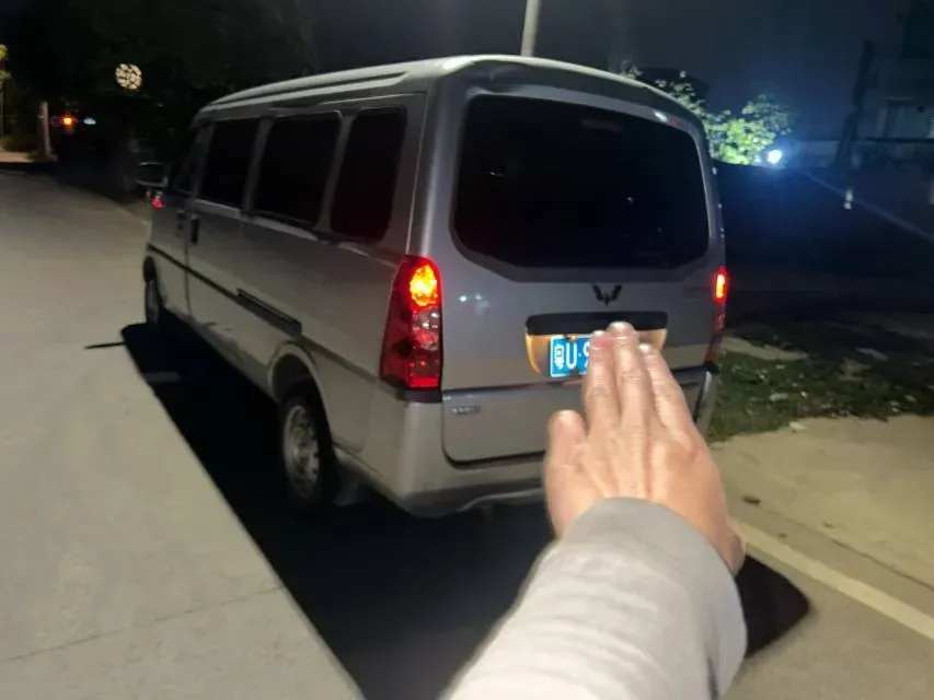 2020 WuLing RongGuang 1.5L 99HP L4 5MT,autocango,china used car exporter,china ev exporter,chinese used car exporter,chinese used ev exporter