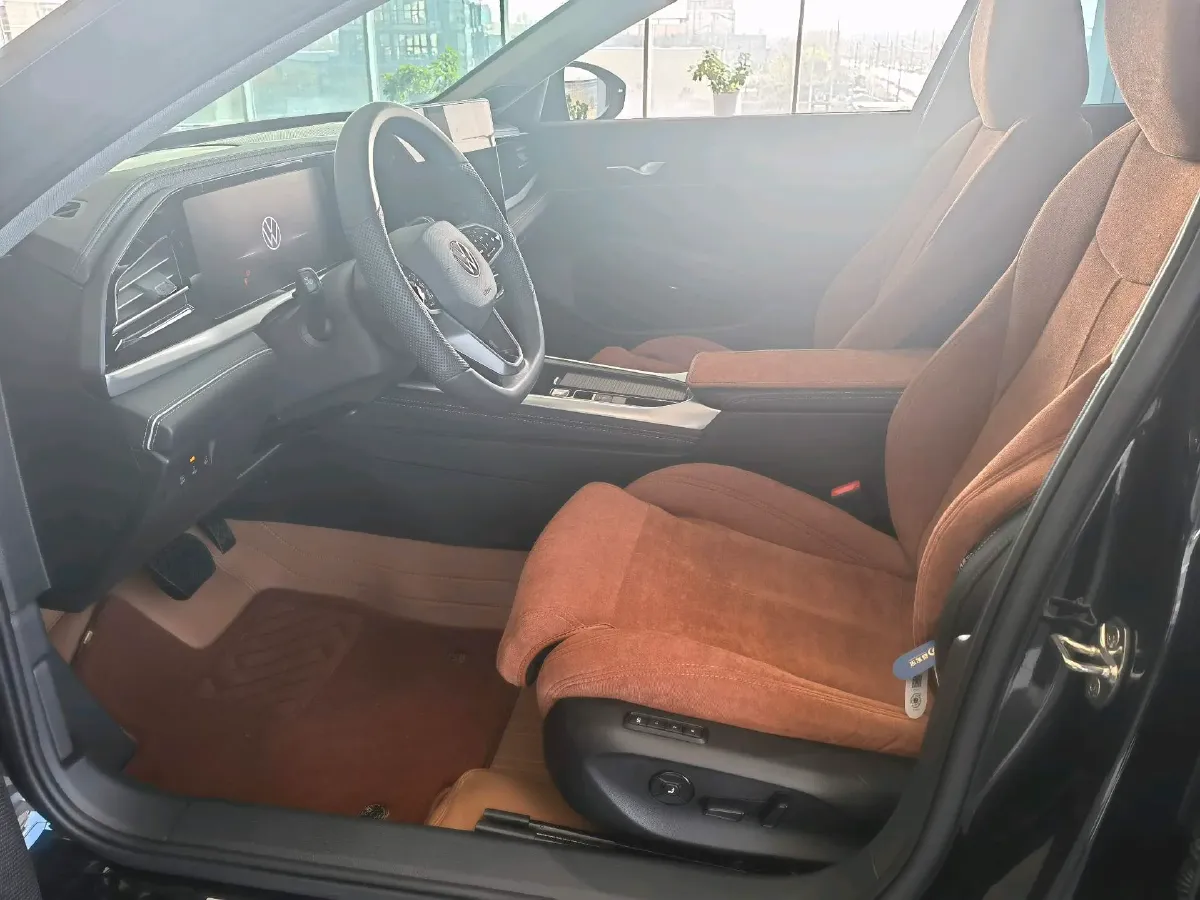 2025 Volkswagen Passat 2.0T 220HP L4 7DCT,autocango,china used car exporter,china ev exporter,chinese used car exporter,chinese used ev exporter