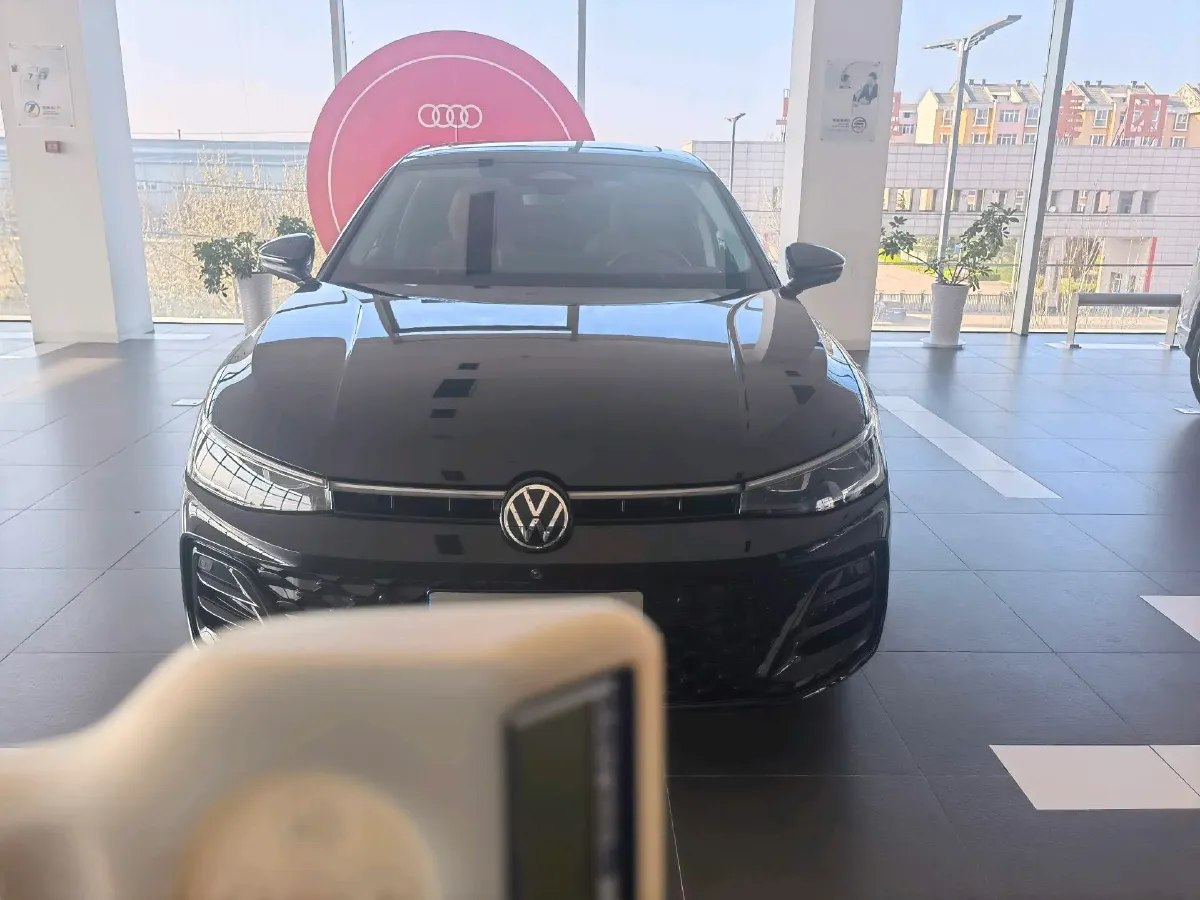 2025 Volkswagen Passat 2.0T 220HP L4 7DCT,autocango,china used car exporter,china ev exporter,chinese used car exporter,chinese used ev exporter