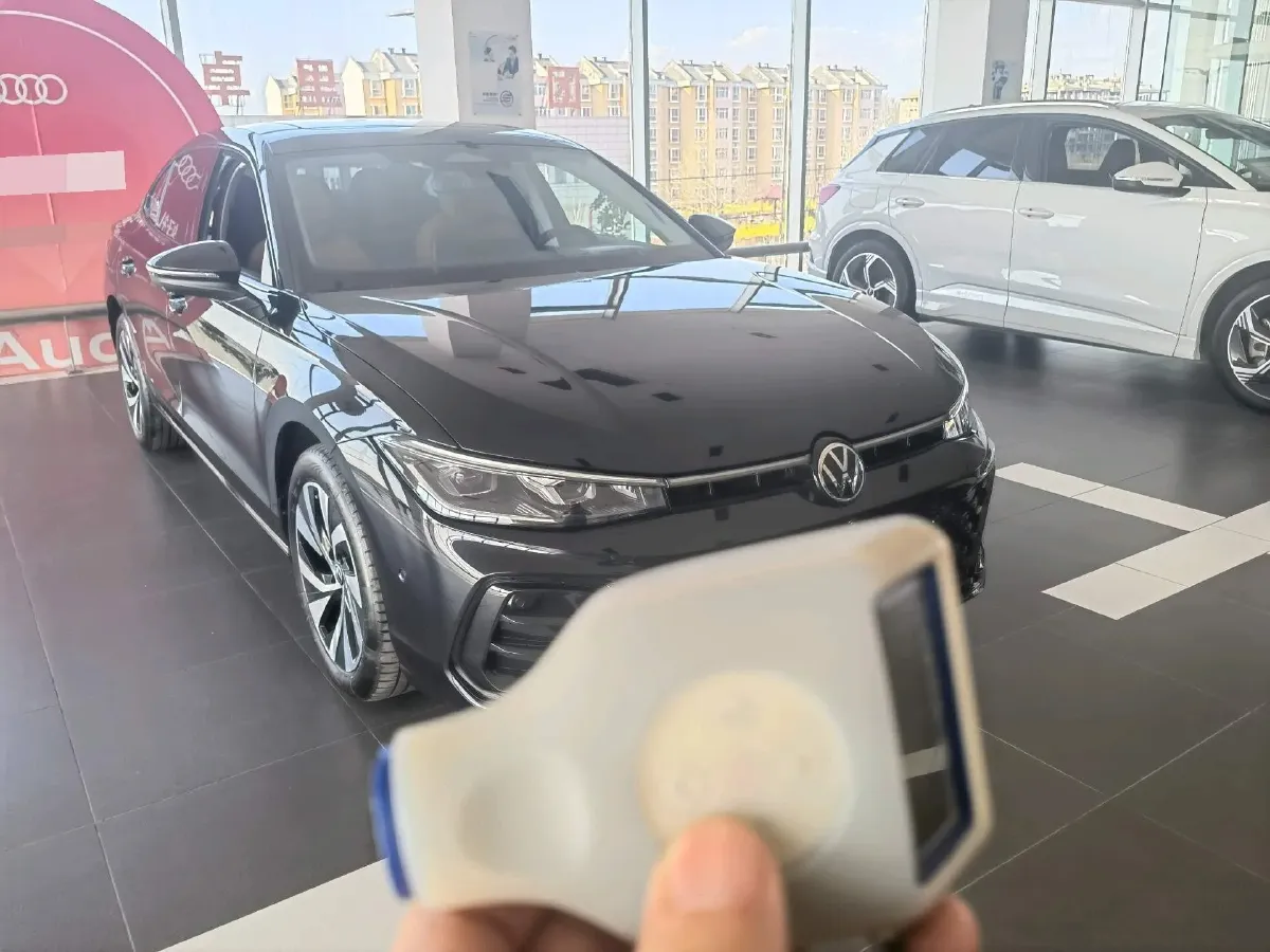 2025 Volkswagen Passat 2.0T 220HP L4 7DCT,autocango,china used car exporter,china ev exporter,chinese used car exporter,chinese used ev exporter