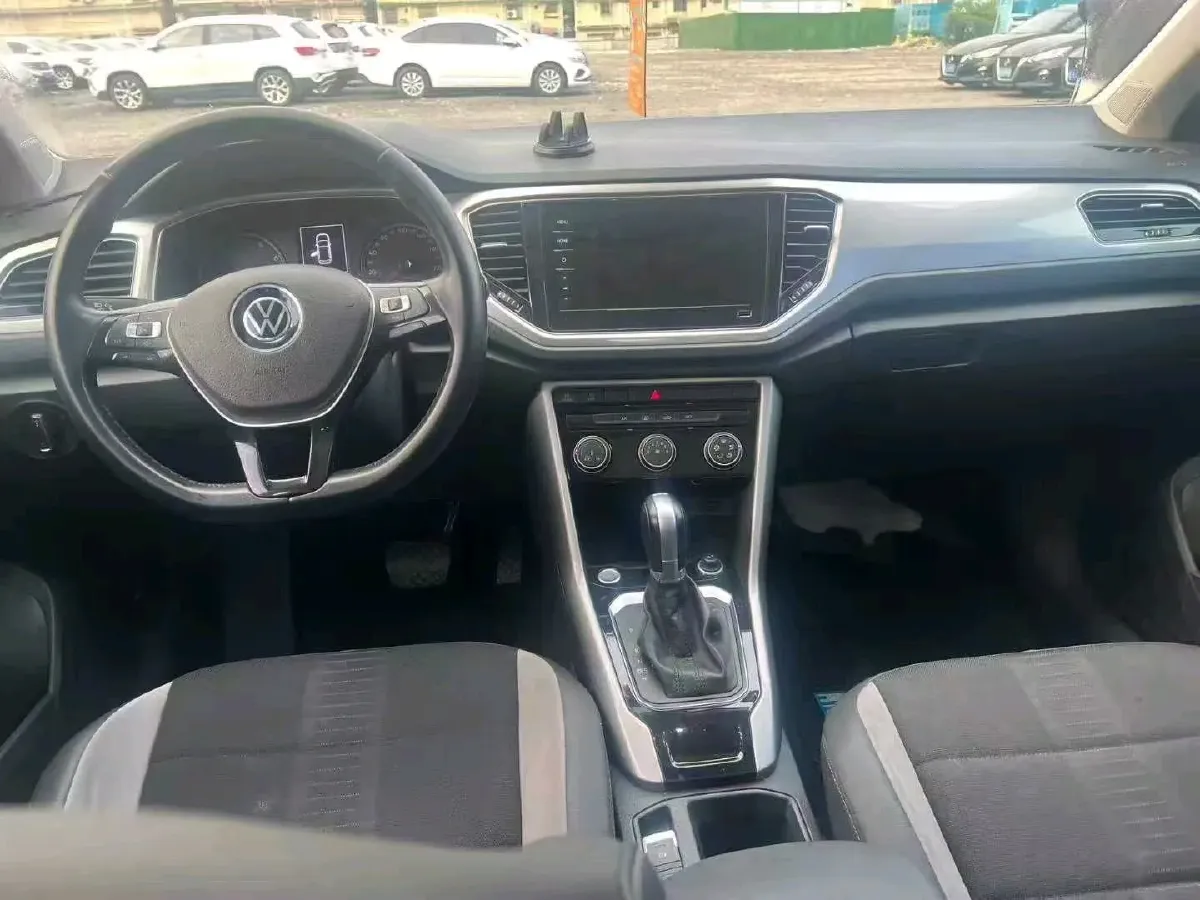2022 Volkswagen T-Roc 1.4T 150HP L4 7DCT,autocango,china used car exporter,china ev exporter,chinese used car exporter,chinese used ev exporter
