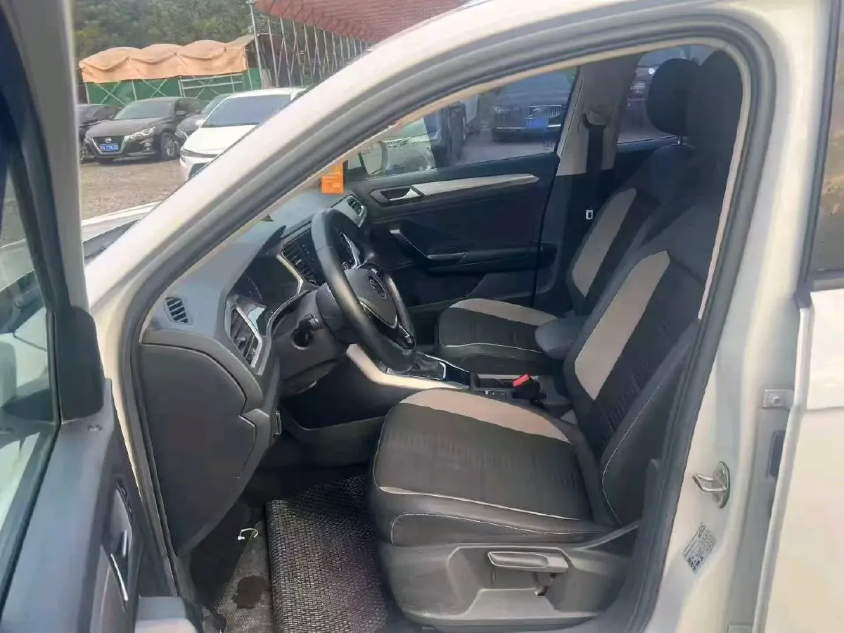 2022 Volkswagen T-Roc 1.4T 150HP L4 7DCT,autocango,china used car exporter,china ev exporter,chinese used car exporter,chinese used ev exporter