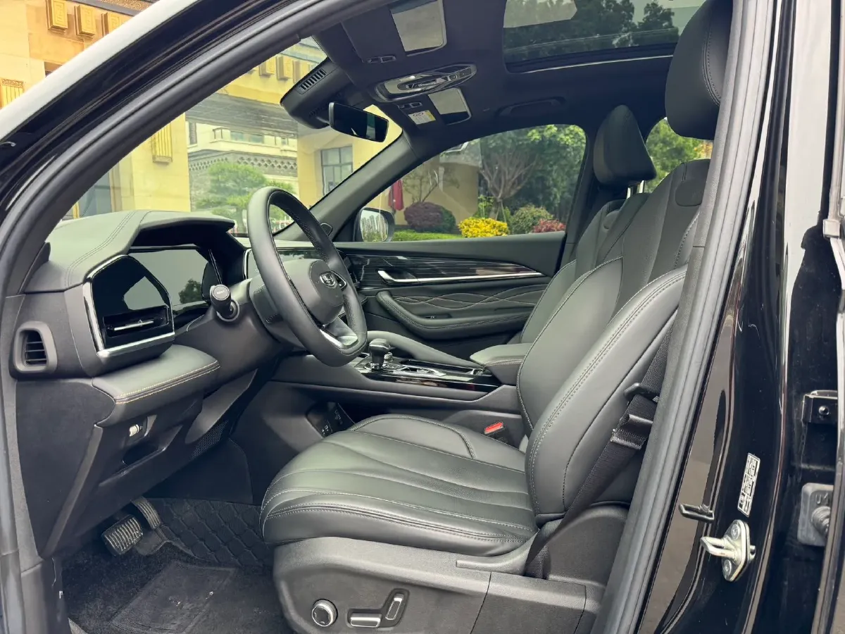 2024 Geely Monjaro 2.0T 218HP L4 7DCT,autocango,china used car exporter,china ev exporter,chinese used car exporter,chinese used ev exporter