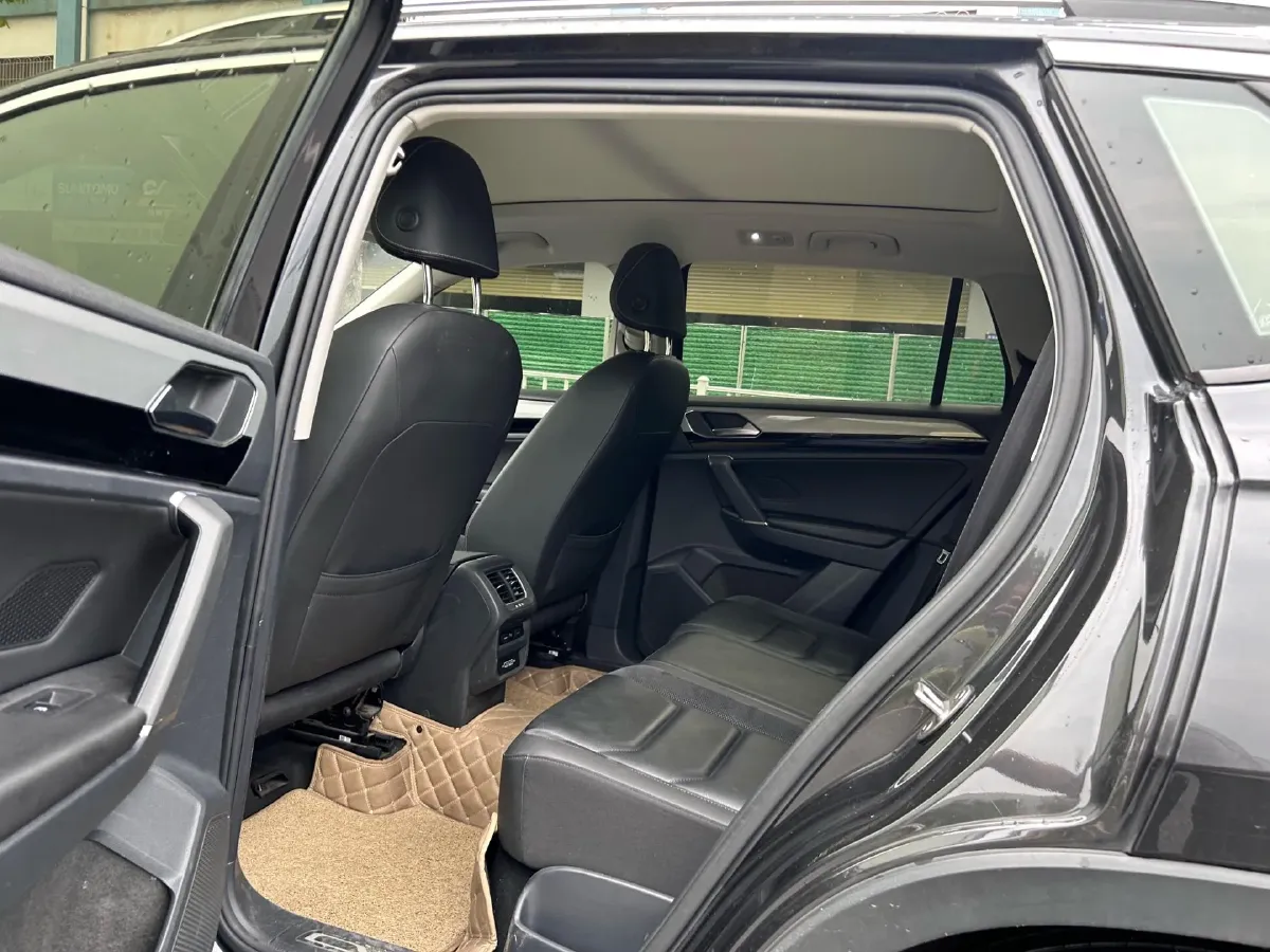 2019 Jeep Cherokee 2.0T 234HP L4 9AT,autocango,china used car exporter,china ev exporter,chinese used car exporter,chinese used ev exporter