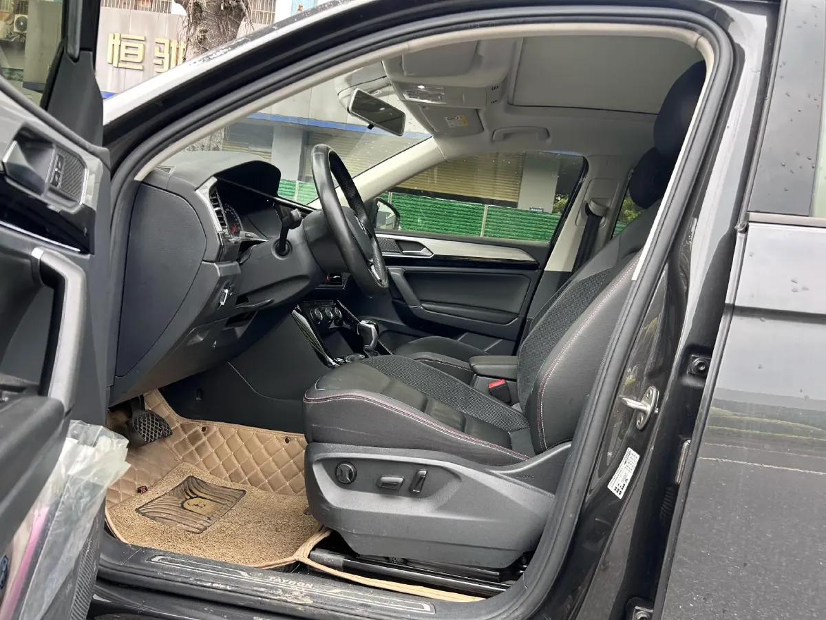 2019 Jeep Cherokee 2.0T 234HP L4 9AT,autocango,china used car exporter,china ev exporter,chinese used car exporter,chinese used ev exporter