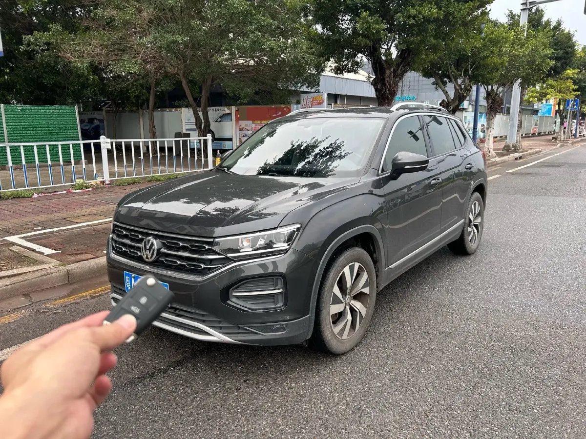 2019 Jeep Cherokee 2.0T 234HP L4 9AT,autocango,china used car exporter,china ev exporter,chinese used car exporter,chinese used ev exporter