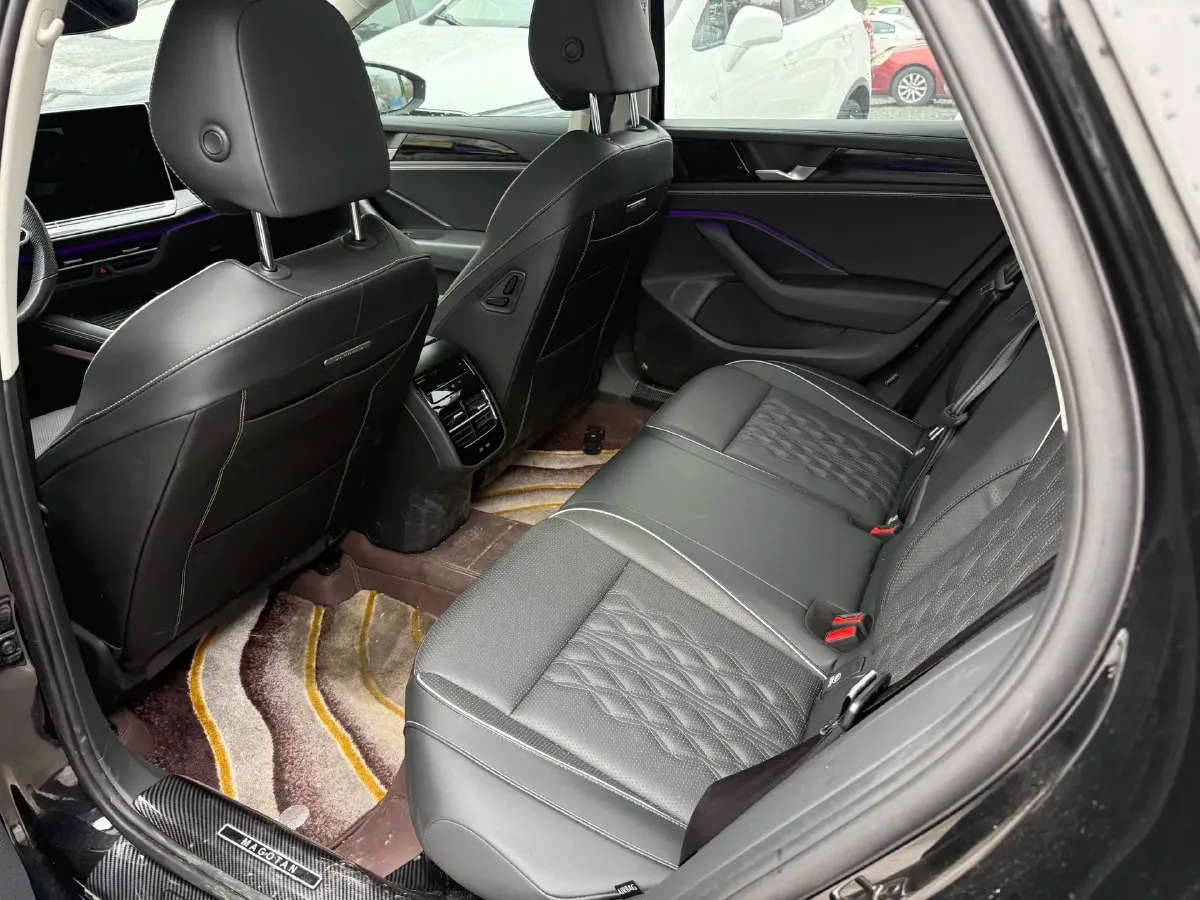 2024 Volkswagen Magotan 2.0T 220HP L4 7DCT,autocango,china used car exporter,china ev exporter,chinese used car exporter,chinese used ev exporter