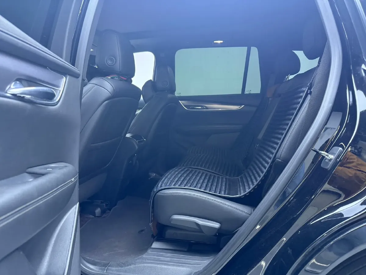 2022 Cadillac XT6 2.0T 237HP L4 9AT,autocango,china used car exporter,china ev exporter,chinese used car exporter,chinese used ev exporter