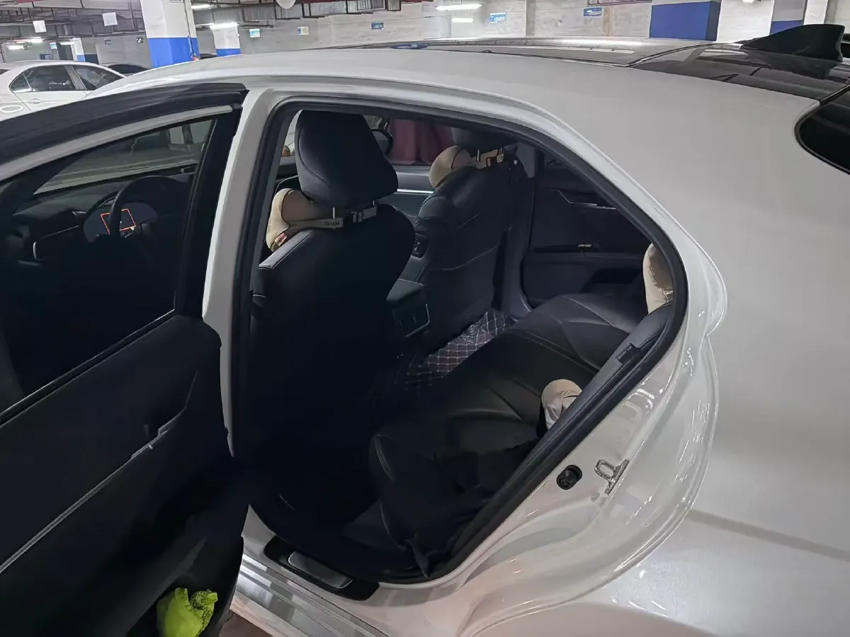 2023 Toyota Camry 2.5L 178HP L4 E-CVT Hybrid,autocango,china used car exporter,china ev exporter,chinese used car exporter,chinese used ev exporter