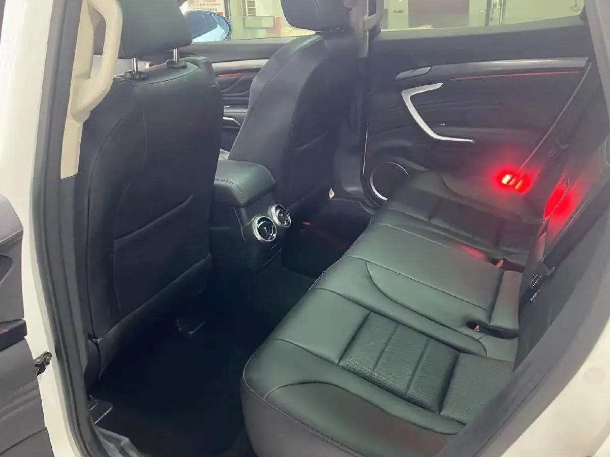 2017 WEY VV7 2.0T 234HP L4 7DCT,autocango,china used car exporter,china ev exporter,chinese used car exporter,chinese used ev exporter