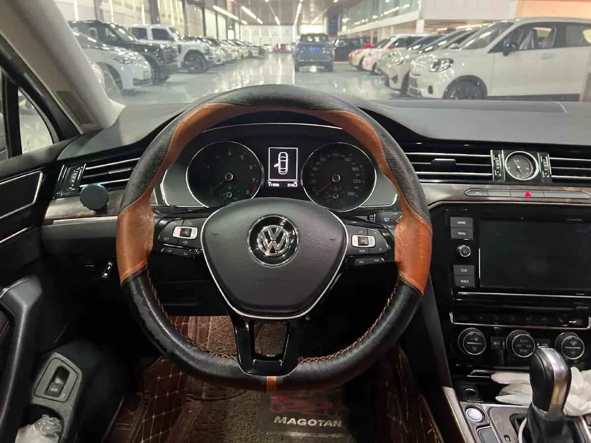 2019 Volkswagen Magotan 2.0T 186HP L4 7DCT,autocango,china used car exporter,china ev exporter,chinese used car exporter,chinese used ev exporter