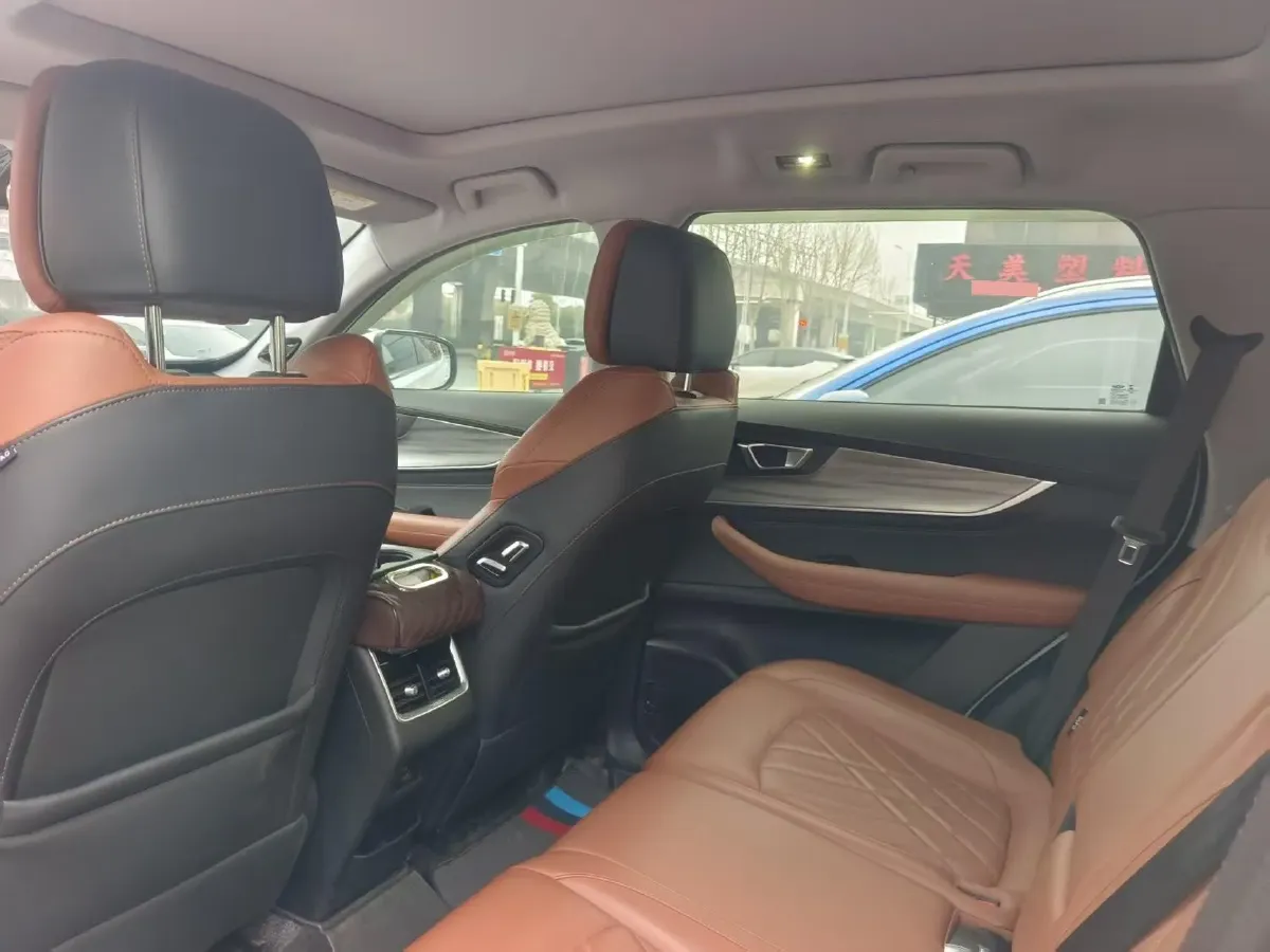 2022 Chery Tiggo 8 Plus 1.6T 197HP L4 7DCT,autocango,china used car exporter,china ev exporter,chinese used car exporter,chinese used ev exporter