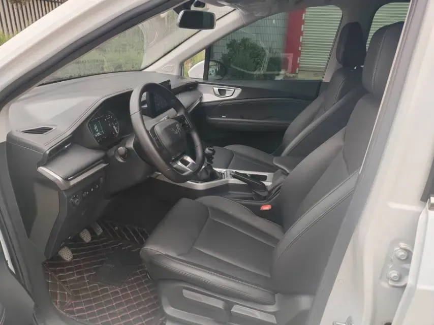 2022 WuLing JiaChen 1.5T 147HP L4 6MT,autocango,china used car exporter,china ev exporter,chinese used car exporter,chinese used ev exporter