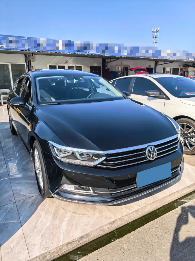 2018 Volkswagen Magotan 2.0T 220HP L4 7DCT,autocango,china used car exporter,china ev exporter,chinese used car exporter,chinese used ev exporter