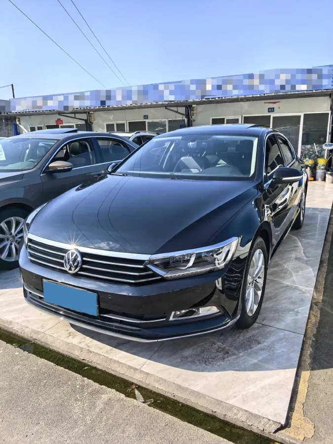 2018 Volkswagen Magotan 2.0T 220HP L4 7DCT,autocango,china used car exporter,china ev exporter,chinese used car exporter,chinese used ev exporter