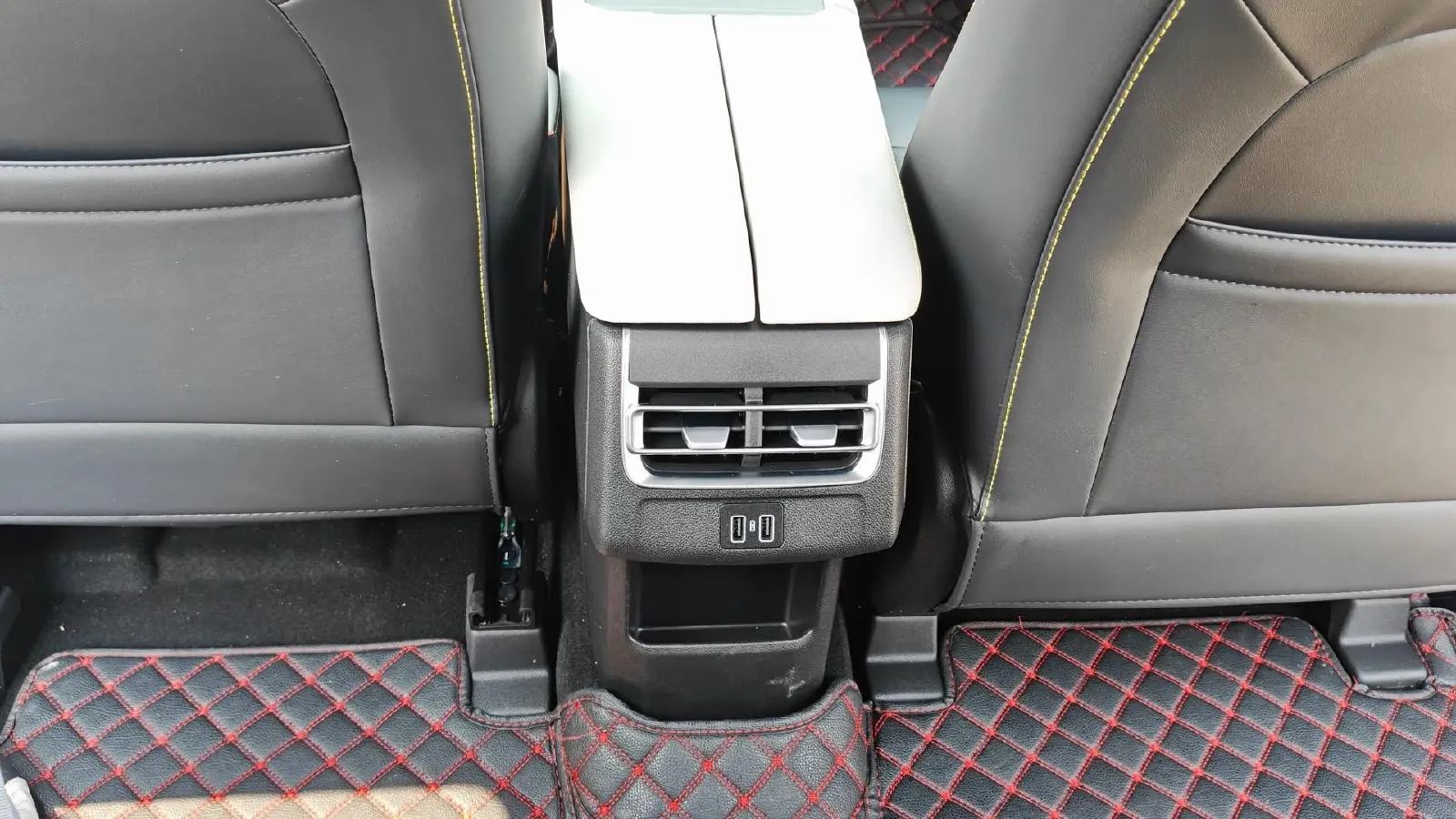 2024 ChangAn CS75 Plus 1.5T 188HP L4 8AT,autocango,china used car exporter,china ev exporter,chinese used car exporter,chinese used ev exporter