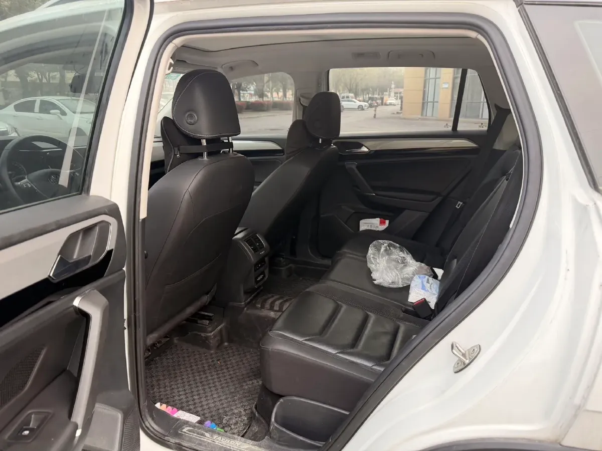 2019 Jeep Cherokee 2.0T 234HP L4 9AT,autocango,china used car exporter,china ev exporter,chinese used car exporter,chinese used ev exporter