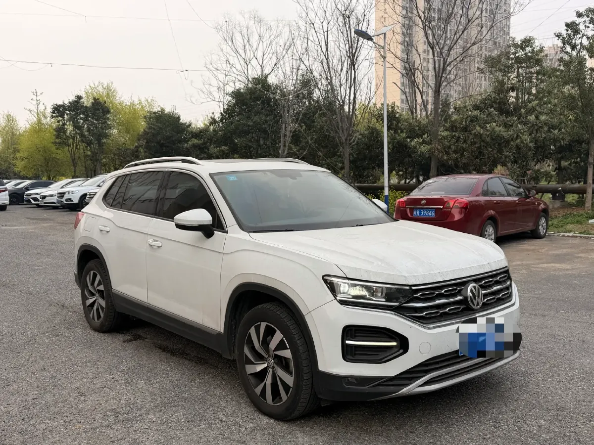 2019 Jeep Cherokee 2.0T 234HP L4 9AT,autocango,china used car exporter,china ev exporter,chinese used car exporter,chinese used ev exporter