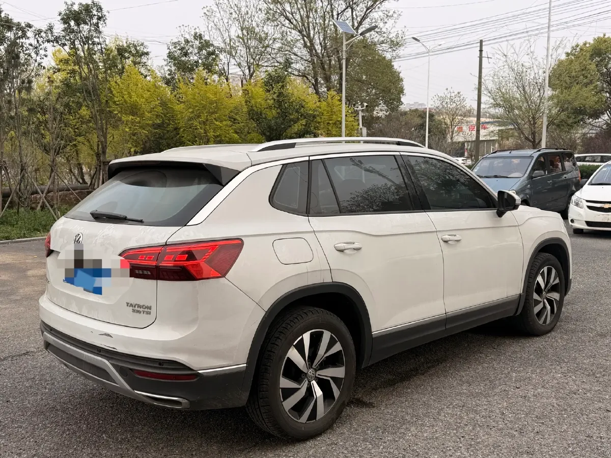 2019 Jeep Cherokee 2.0T 234HP L4 9AT,autocango,china used car exporter,china ev exporter,chinese used car exporter,chinese used ev exporter