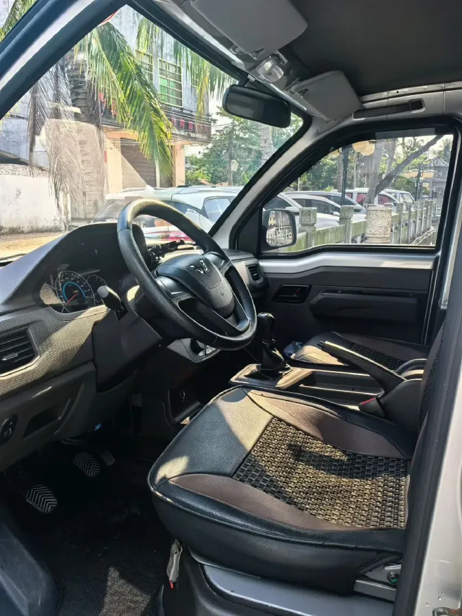 2021 WuLing RongGuang New Truck 1.5L 99HP L4 5MT,autocango,china used car exporter,china ev exporter,chinese used car exporter,chinese used ev exporter