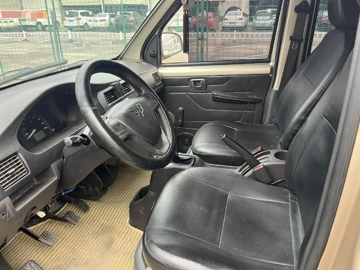 2019 WuLing RongGuang 1.5L 107HP L4 5MT,autocango,china used car exporter,china ev exporter,chinese used car exporter,chinese used ev exporter