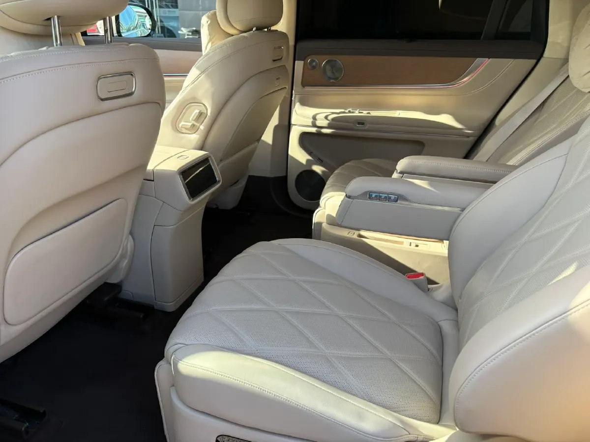 2025 AITO AITO M9 REEV 160HP REEV 52KWH,autocango,china used car exporter,china ev exporter,chinese used car exporter,chinese used ev exporter