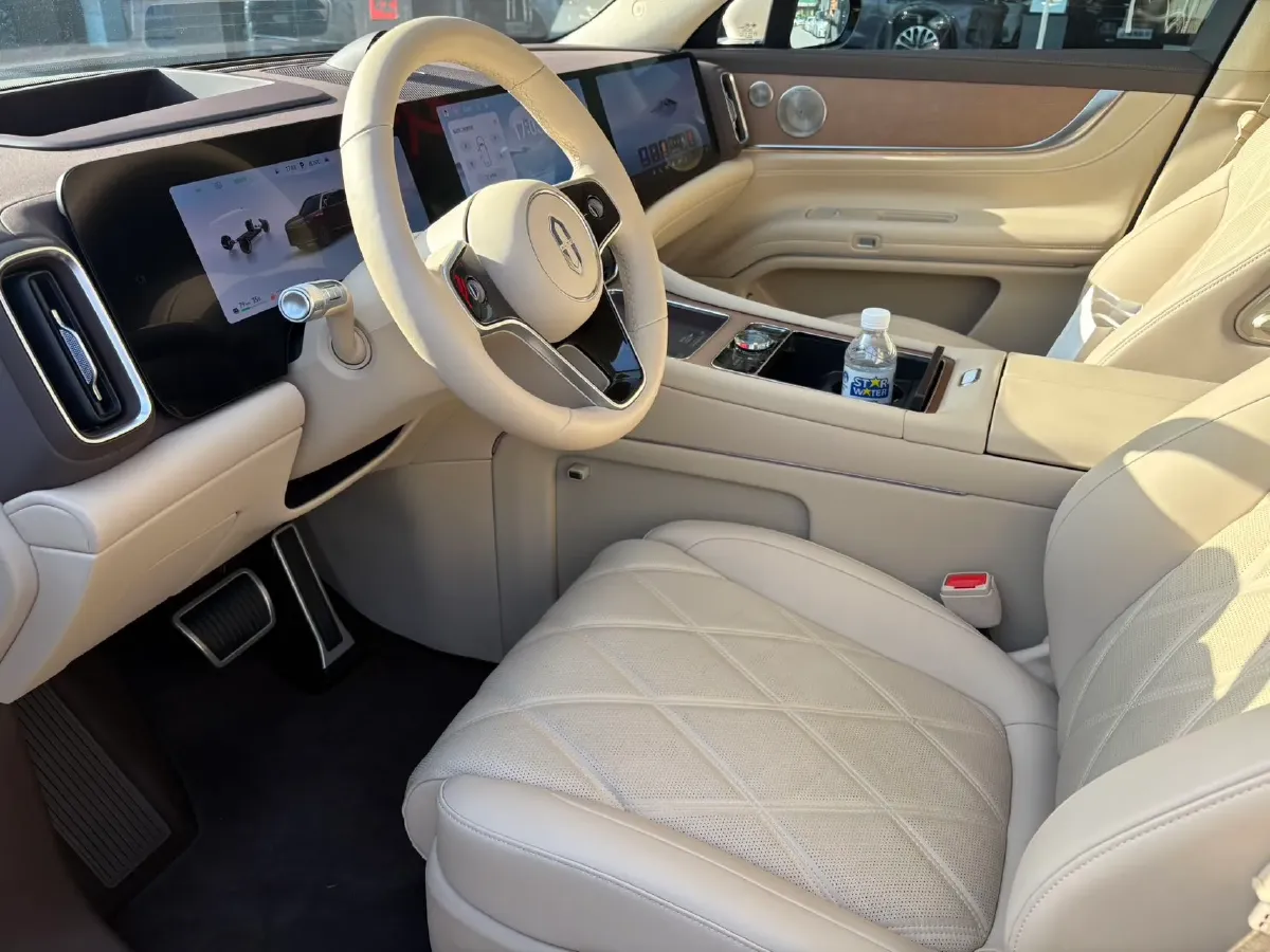 2025 AITO AITO M9 REEV 160HP REEV 52KWH,autocango,china used car exporter,china ev exporter,chinese used car exporter,chinese used ev exporter