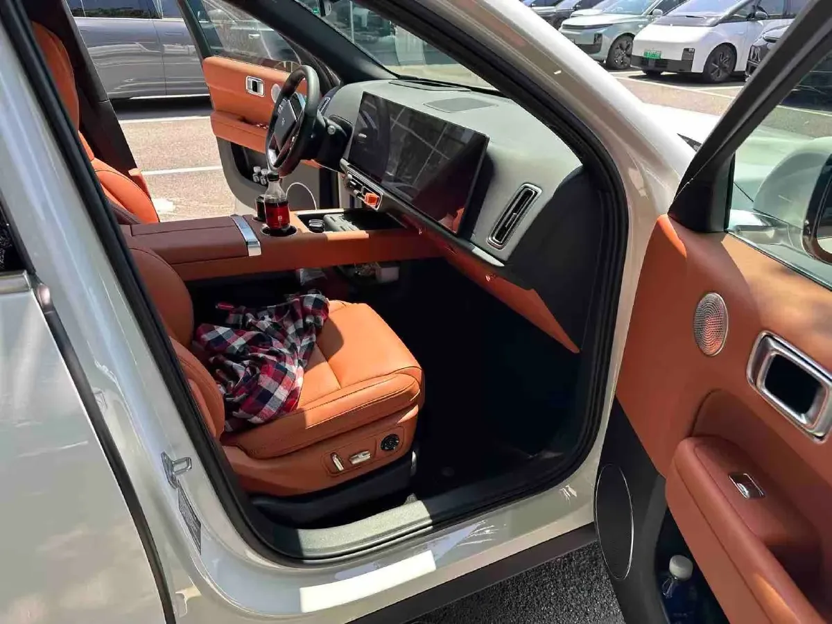 2024 Li L6 Range Extended 154HP L4 REEV 36.8KWH,autocango,china used car exporter,china ev exporter,chinese used car exporter,chinese used ev exporter