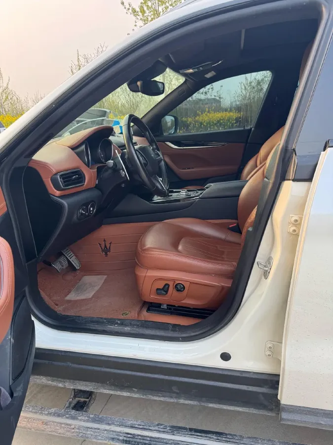 2018 Maserati Levante 3.0T 350HP V6 8AT,autocango,china used car exporter,china ev exporter,chinese used car exporter,chinese used ev exporter