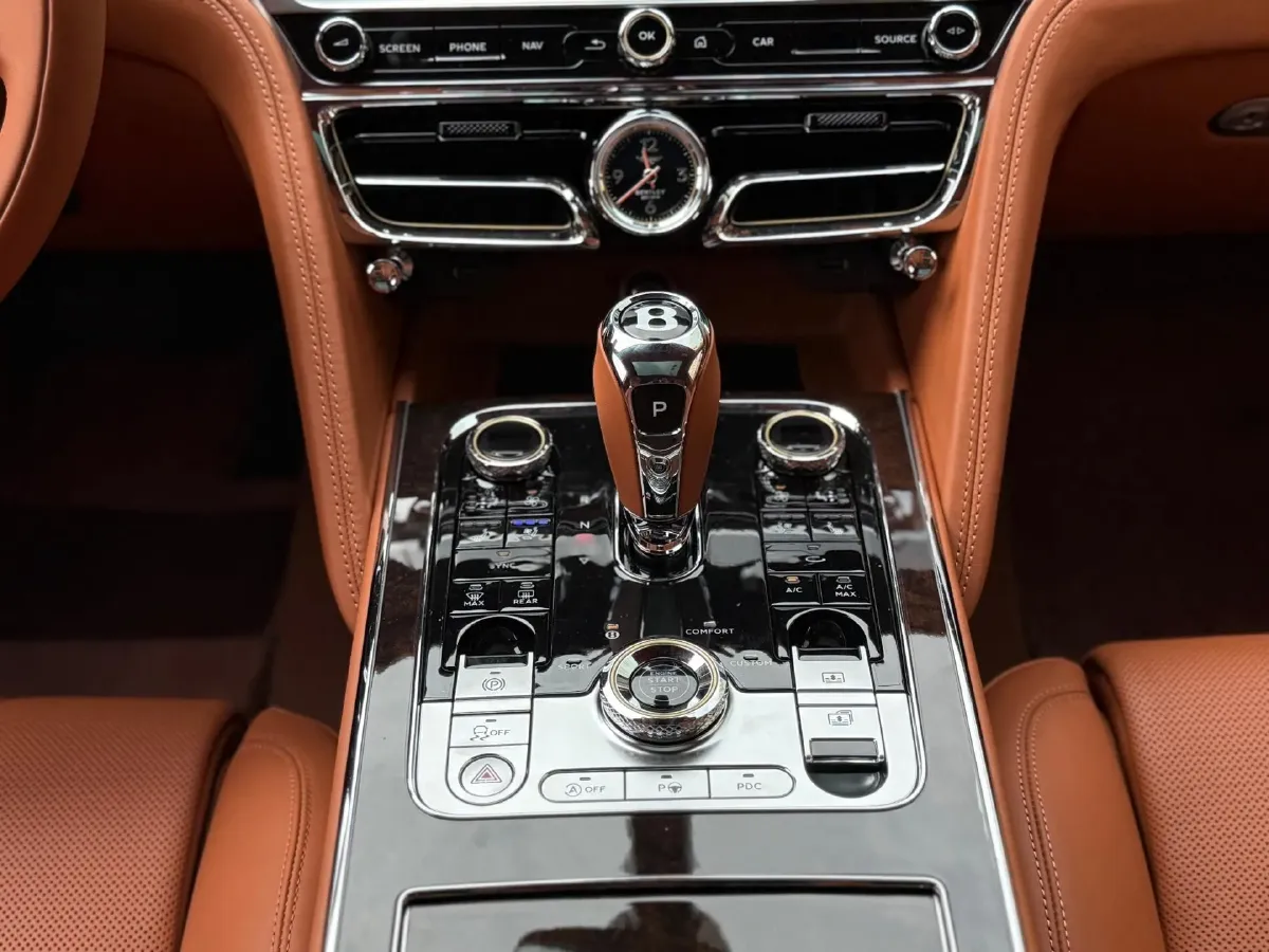 2021 Bentley Flying Spur 4.0T 550HP V8 8DCT,autocango,china used car exporter,china ev exporter,chinese used car exporter,chinese used ev exporter