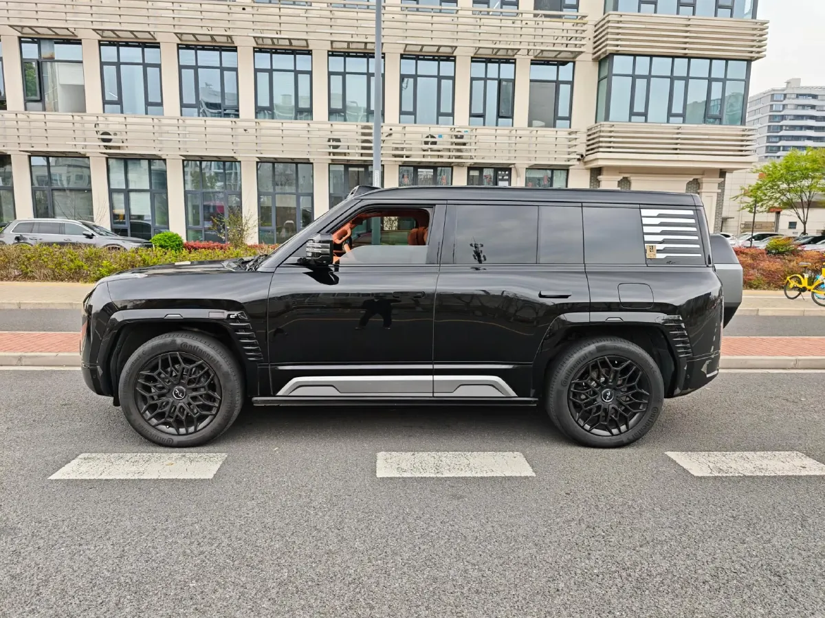 2023 YangWang U8 2.0T 272HP L4 REEV 49.05KWH,autocango,china used car exporter,china ev exporter,chinese used car exporter,chinese used ev exporter