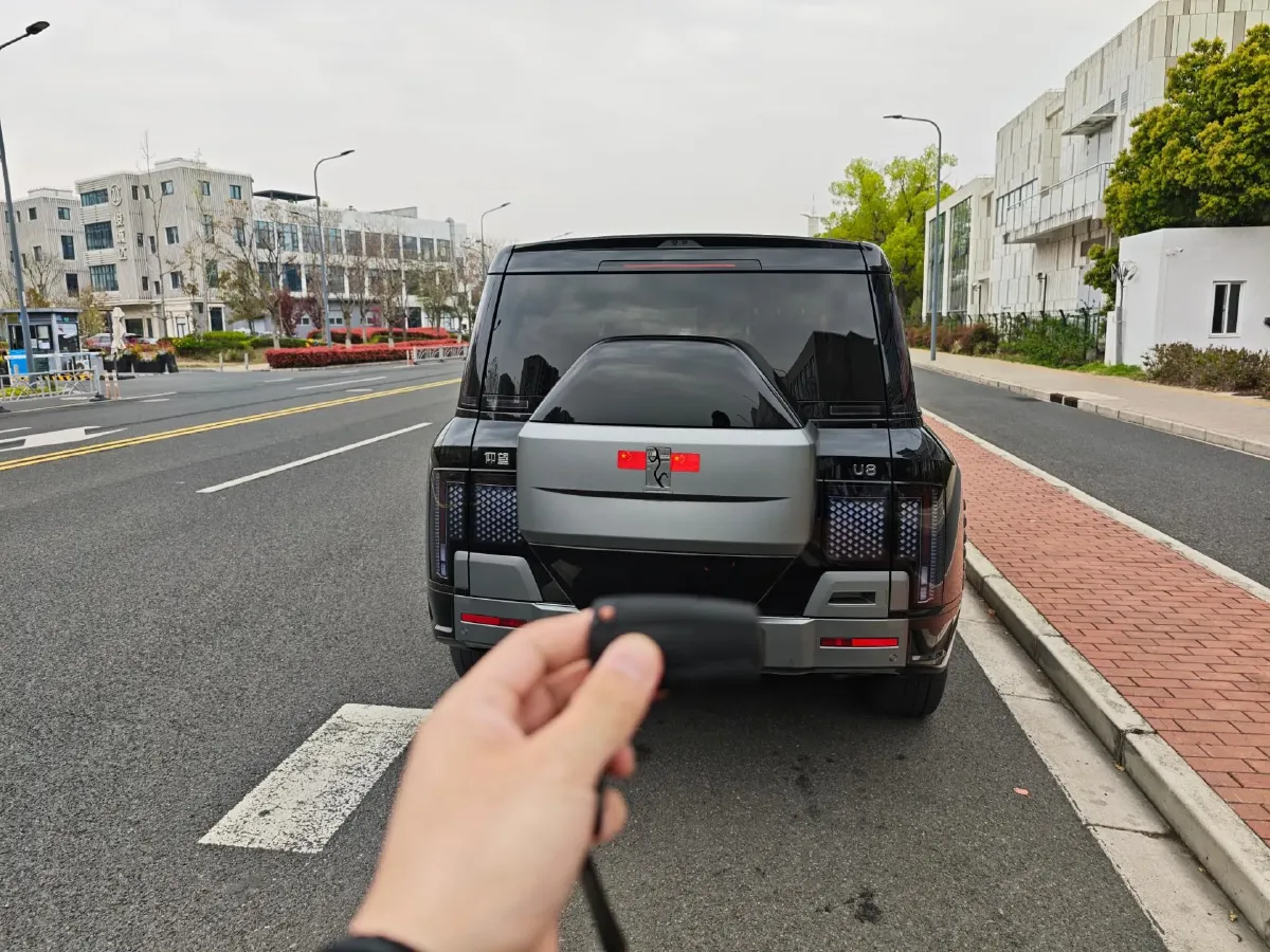 2023 YangWang U8 2.0T 272HP L4 REEV 49.05KWH,autocango,china used car exporter,china ev exporter,chinese used car exporter,chinese used ev exporter