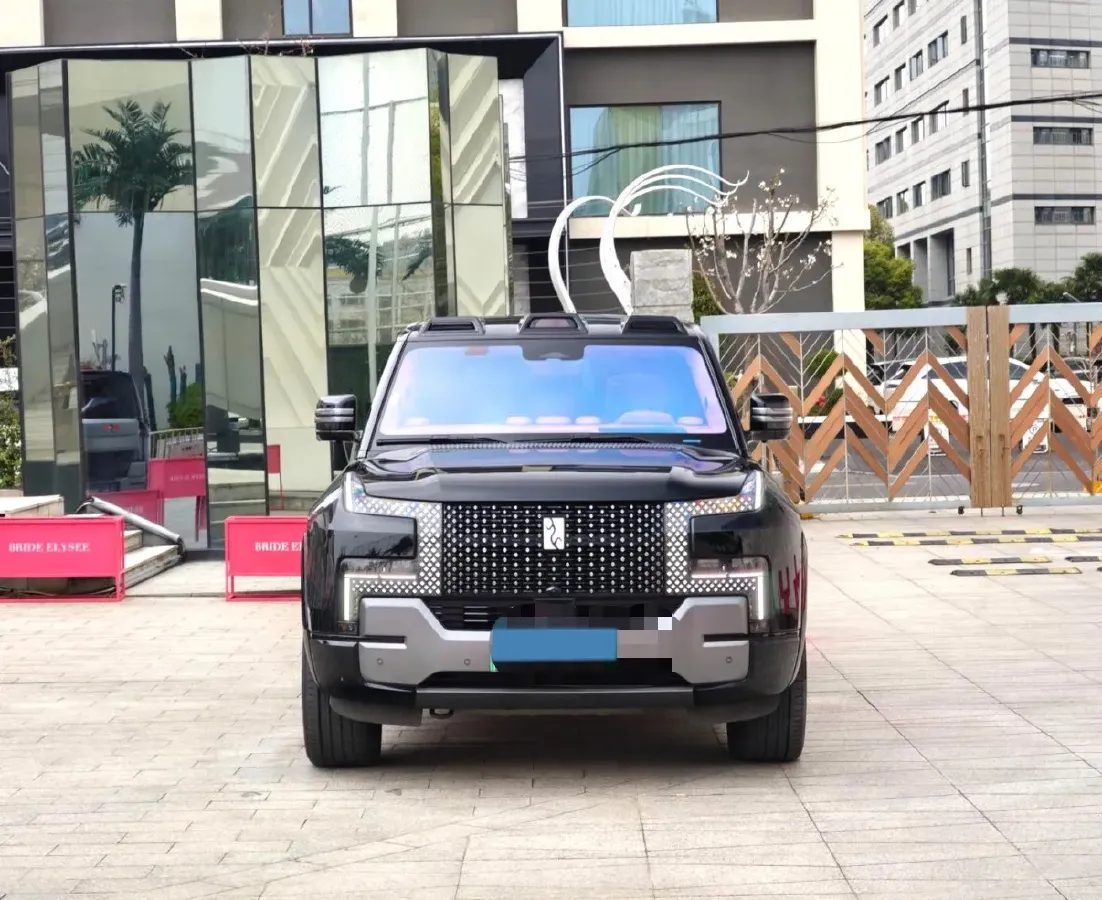 2023 YangWang U8 2.0T 272HP L4 REEV 49.05KWH,autocango,china used car exporter,china ev exporter,chinese used car exporter,chinese used ev exporter