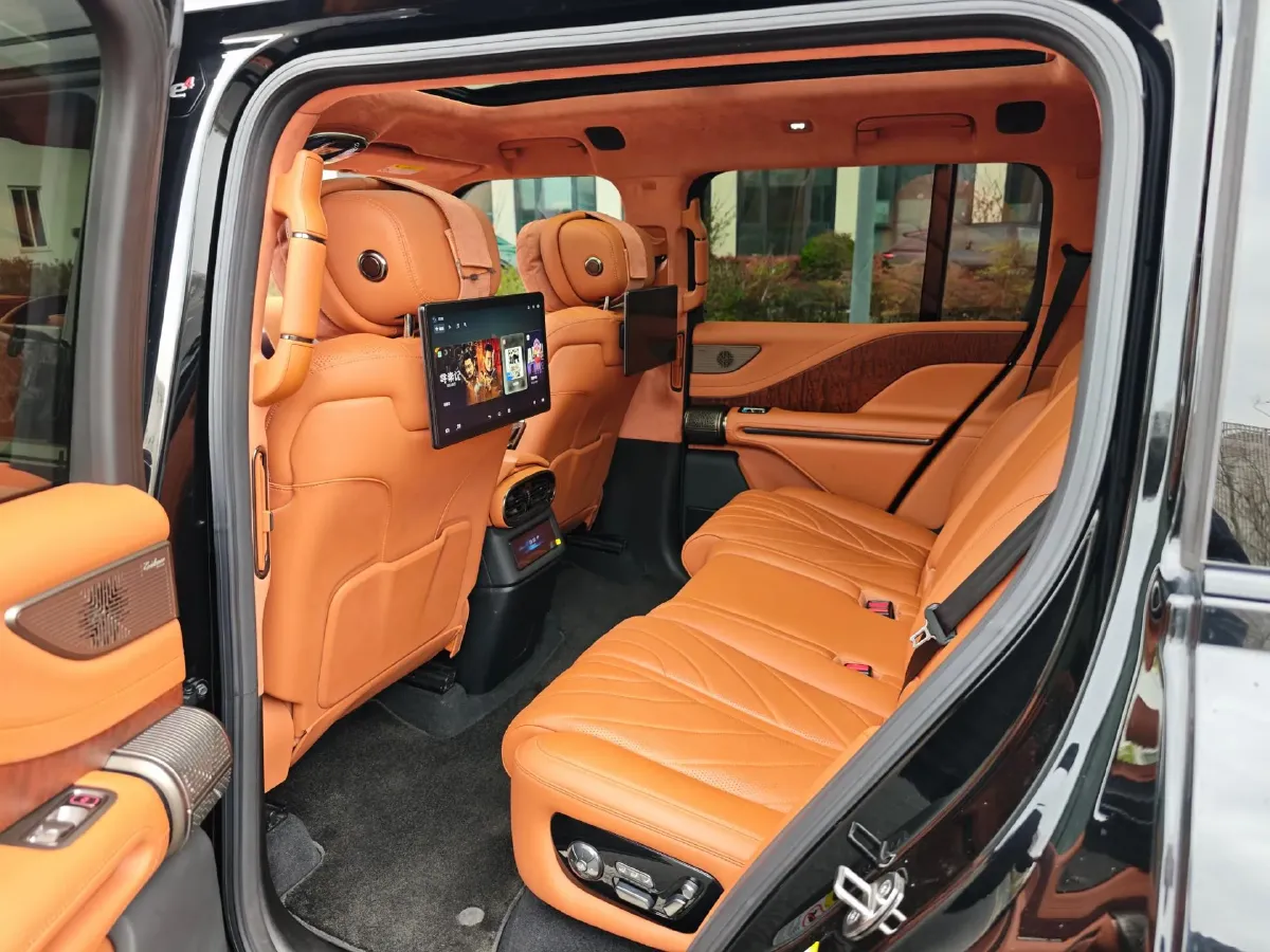 2023 YangWang U8 2.0T 272HP L4 REEV 49.05KWH,autocango,china used car exporter,china ev exporter,chinese used car exporter,chinese used ev exporter