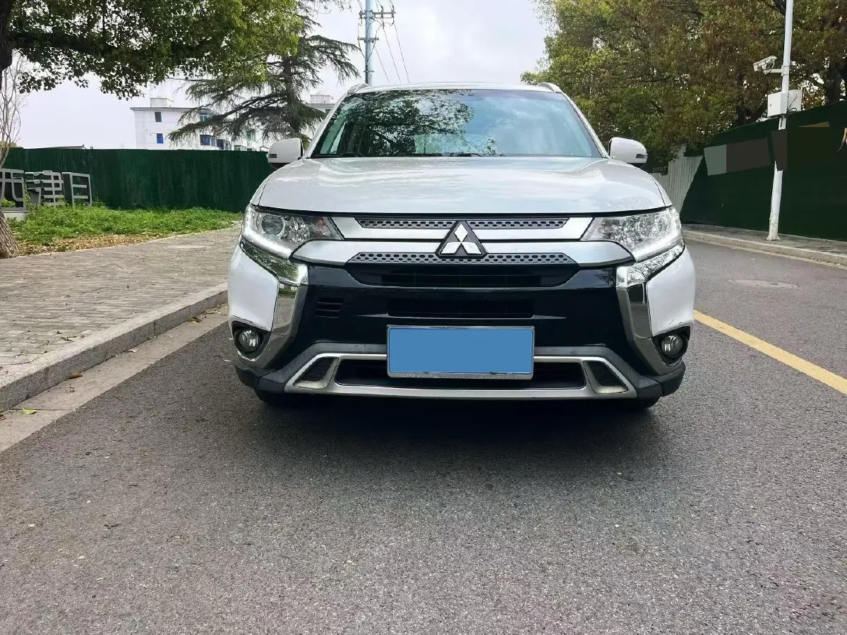 2019 Mitsubishi Outlander 2.0L 166HP L4 CVT,autocango,china used car exporter,china ev exporter,chinese used car exporter,chinese used ev exporter