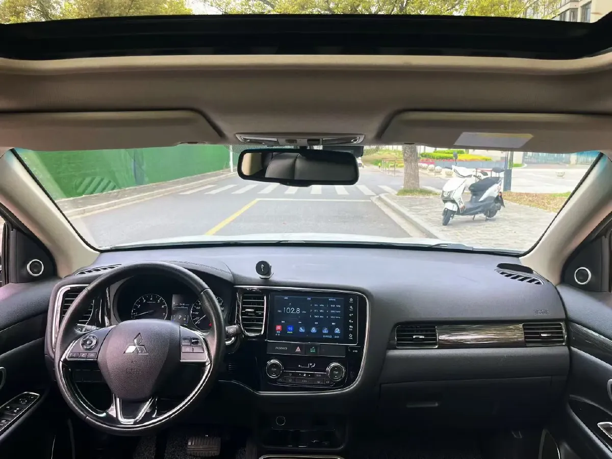 2019 Mitsubishi Outlander 2.0L 166HP L4 CVT,autocango,china used car exporter,china ev exporter,chinese used car exporter,chinese used ev exporter