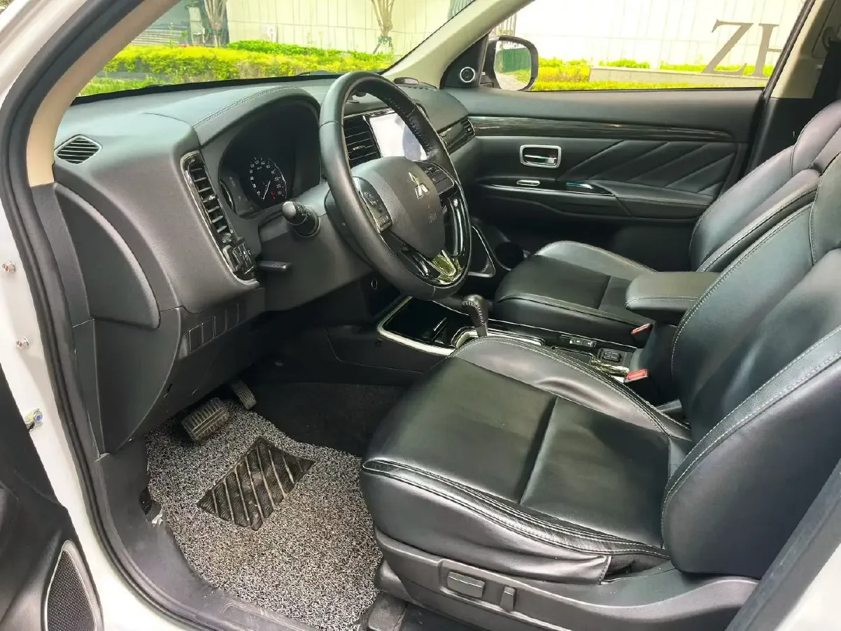 2019 Mitsubishi Outlander 2.0L 166HP L4 CVT,autocango,china used car exporter,china ev exporter,chinese used car exporter,chinese used ev exporter