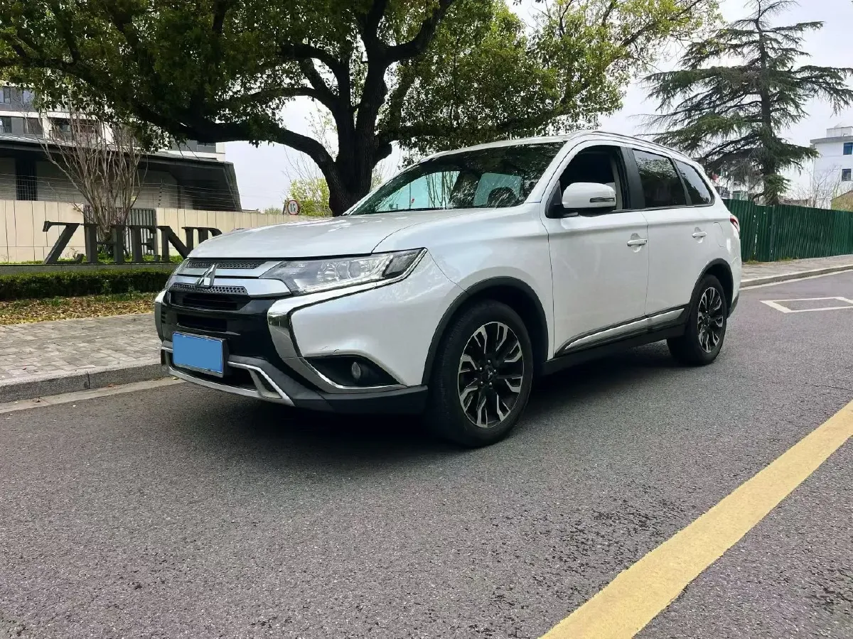 2019 Mitsubishi Outlander 2.0L 166HP L4 CVT,autocango,china used car exporter,china ev exporter,chinese used car exporter,chinese used ev exporter