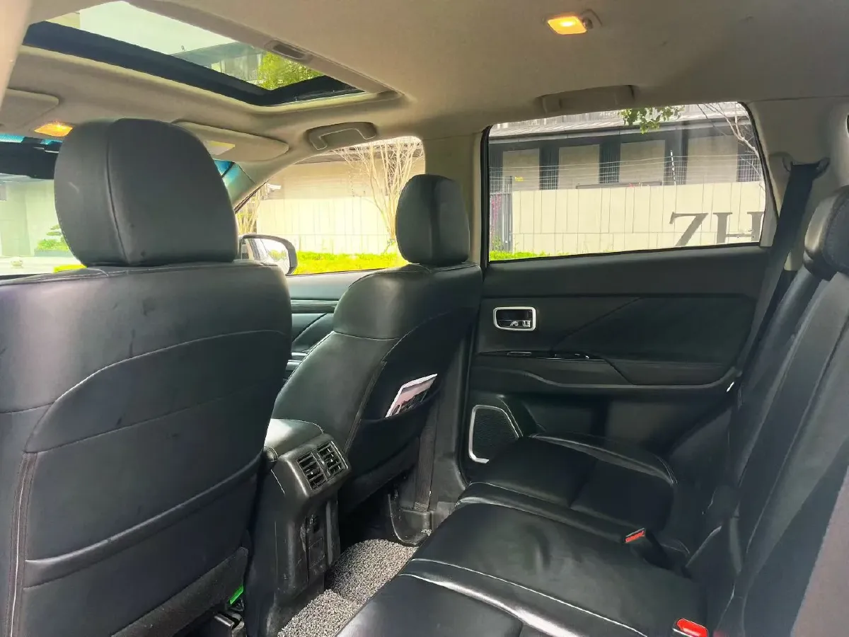 2019 Mitsubishi Outlander 2.0L 166HP L4 CVT,autocango,china used car exporter,china ev exporter,chinese used car exporter,chinese used ev exporter