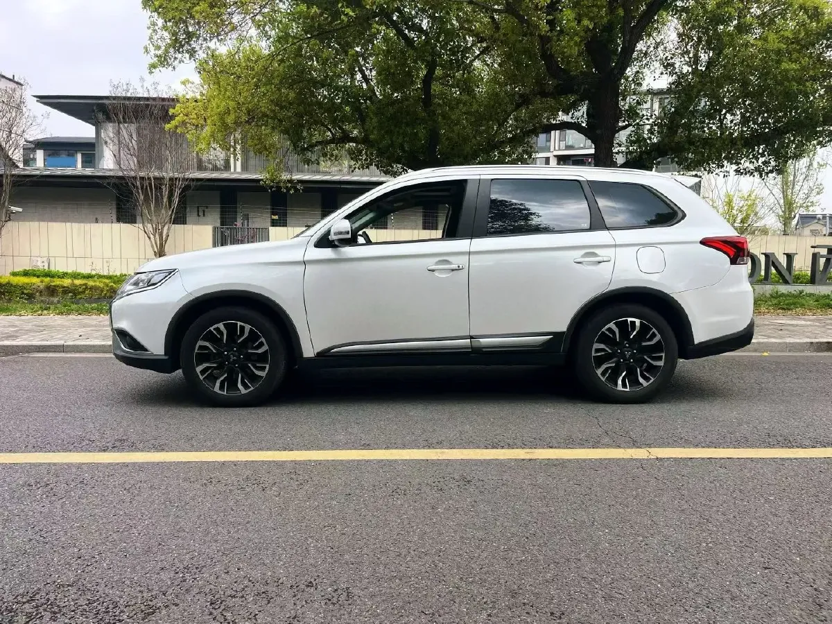 2019 Mitsubishi Outlander 2.0L 166HP L4 CVT,autocango,china used car exporter,china ev exporter,chinese used car exporter,chinese used ev exporter